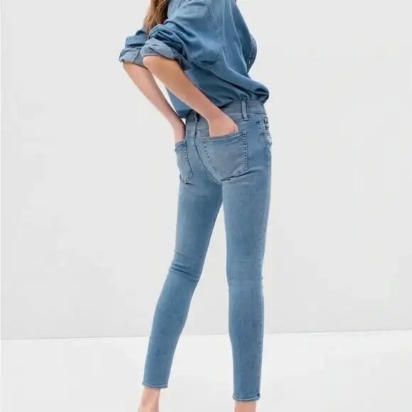 GAP Mid Rise Distressed Jeans. Size 30 - Picture 2 of 8